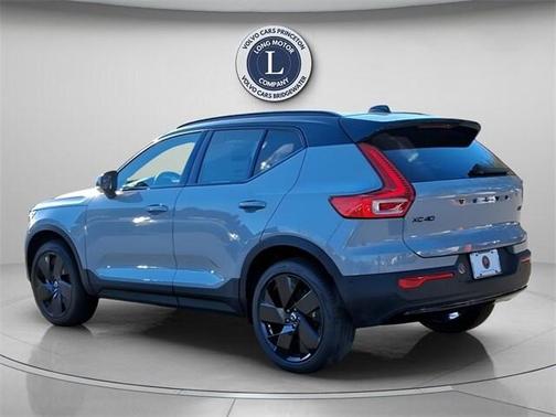 2026 Volvo XC40 B5 Ultra Black Edition