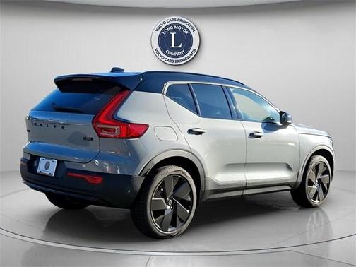 2026 Volvo XC40 B5 Ultra Black Edition