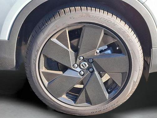 2026 Volvo XC40 B5 Ultra Black Edition