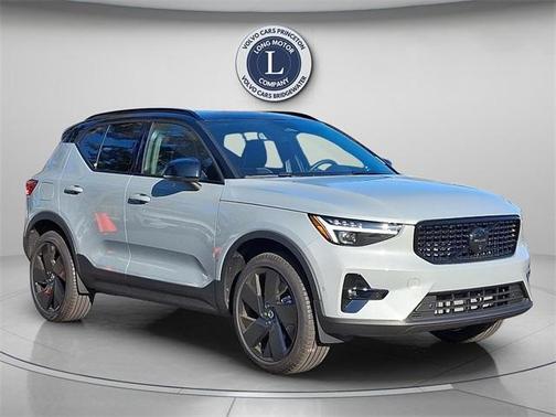 2026 Volvo XC40 B5 Ultra Black Edition