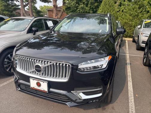 2025 Volvo XC40 B5 Plus Bright Theme