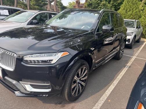 2025 Volvo XC40 B5 Plus Bright Theme