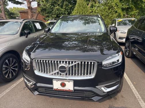 2025 Volvo XC40 B5 Plus Bright Theme