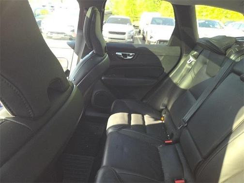 2022 Volvo XC60 B5 Inscription