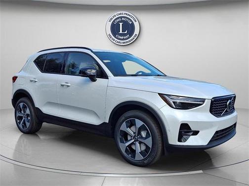 2026 Volvo XC40 B5 Plus
