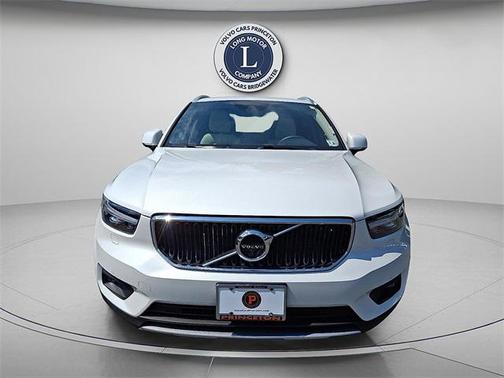2022 Volvo XC40 T5 Momentum