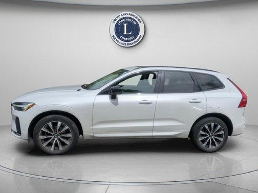 Crystal White 2024 Volvo XC60 B5 Plus Dark Theme