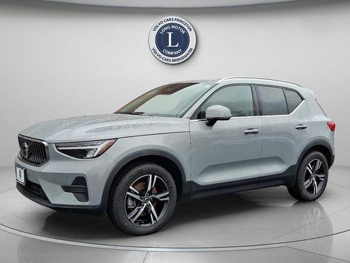 4 DR 2025 Volvo XC40 B5 Core Bright Theme