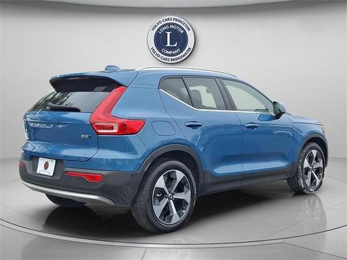 2025 Volvo XC40 B5 Plus Bright Theme