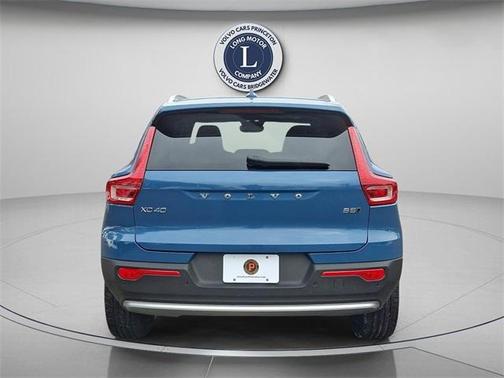 2025 Volvo XC40 B5 Plus Bright Theme