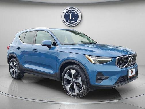 2025 Volvo XC40 B5 Plus Bright Theme