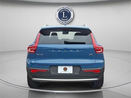 2025 Volvo XC40 B5 Plus Bright Theme