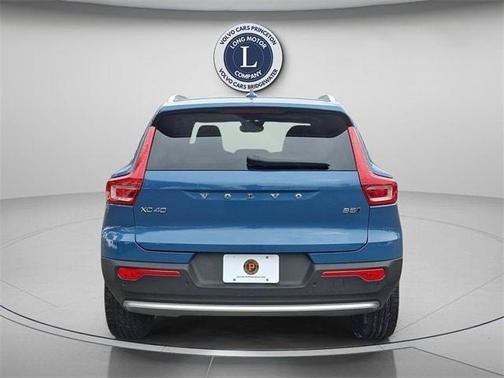 2025 Volvo XC40 B5 Plus Bright Theme