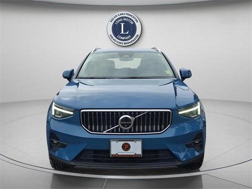 2025 Volvo XC40 B5 Plus Bright Theme