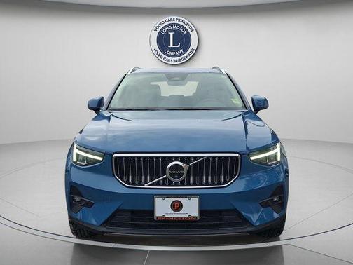 2025 Volvo XC40 B5 Plus Bright Theme