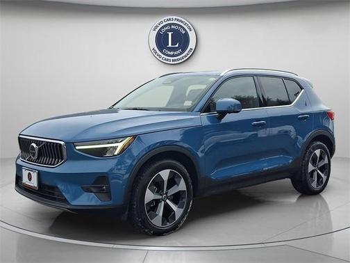 2025 Volvo XC40 B5 Plus Bright Theme