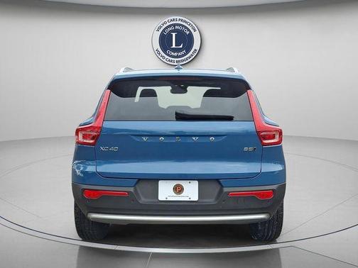 2025 Volvo XC40 B5 Plus Bright Theme