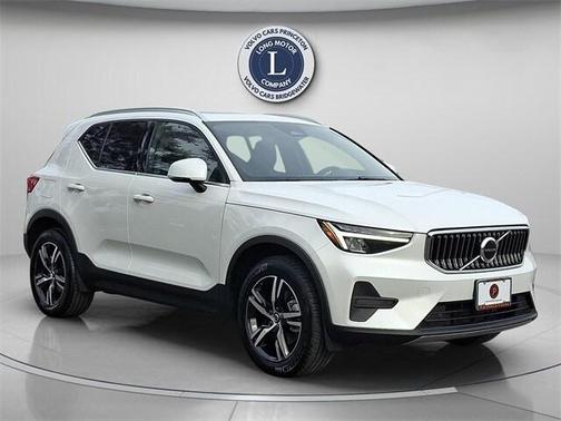 2025 Volvo XC40 B5 Core Bright Theme