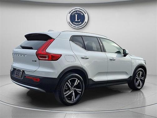 2025 Volvo XC40 B5 Core Bright Theme