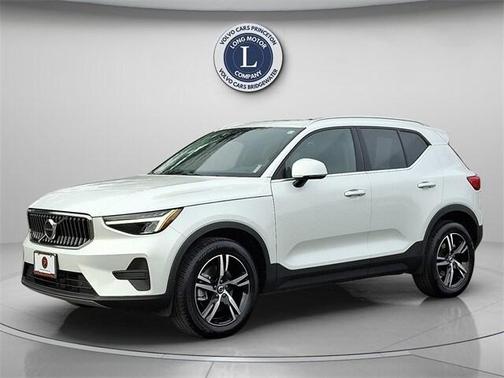 2025 Volvo XC40 B5 Core Bright Theme