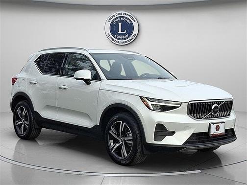 2025 Volvo XC40 Core