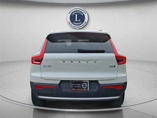 2025 Volvo XC40 B5 Core Bright Theme
