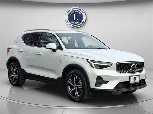 2025 Volvo XC40 B5 Core Bright Theme