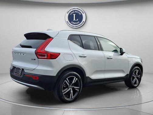 2025 Volvo XC40 B5 Core Bright Theme