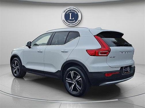 2025 Volvo XC40 B5 Core Bright Theme