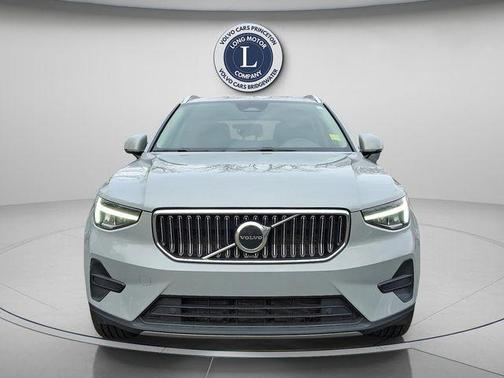 2025 Volvo XC40 B5 Core Bright Theme