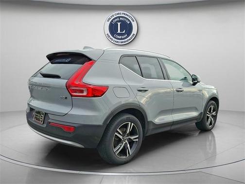 2025 Volvo XC40 B5 Core Bright Theme