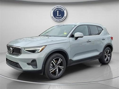 2025 Volvo XC40 B5 Core Bright Theme