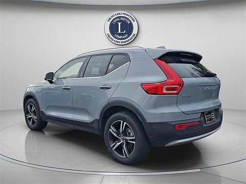 2025 Volvo XC40 B5 Core Bright Theme