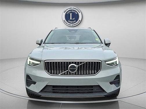 2025 Volvo XC40 Core