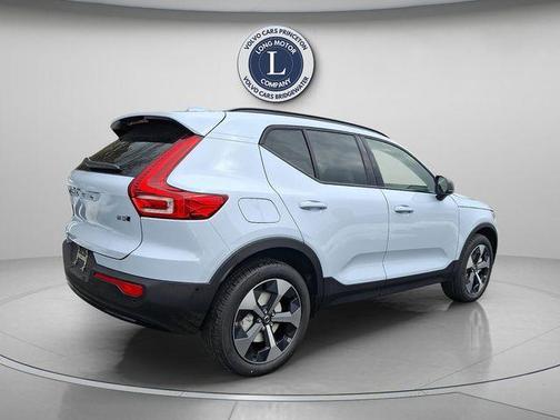 2026 Volvo XC40 B5 Plus