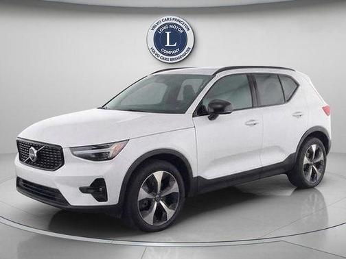 Crystal White 2026 Volvo XC40 B5 Plus
