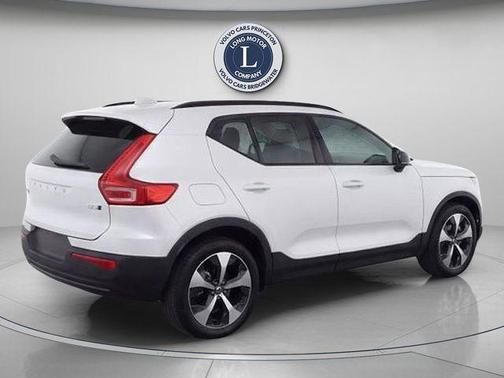 Crystal White 2026 Volvo XC40 B5 Plus