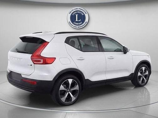 Crystal White 2026 Volvo XC40 B5 Plus