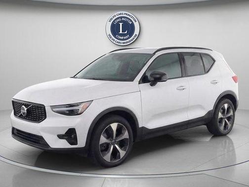 Crystal White 2026 Volvo XC40 B5 Plus