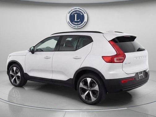 Crystal White 2026 Volvo XC40 B5 Plus