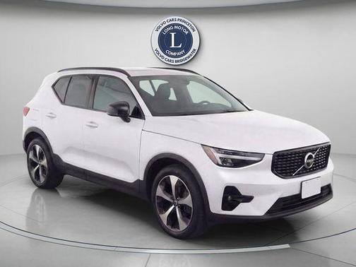 Crystal White 2026 Volvo XC40 B5 Plus