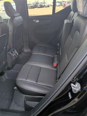 Onyx Black 2026 Volvo XC40 B5 Plus