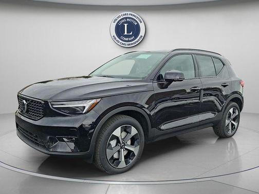 Onyx Black 2026 Volvo XC40 B4 Plus