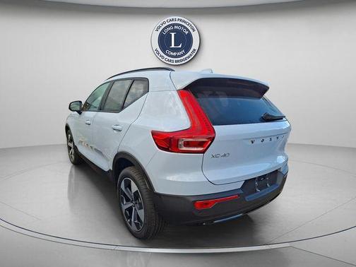 Cloud 9 White 2026 Volvo XC40 B5 Plus