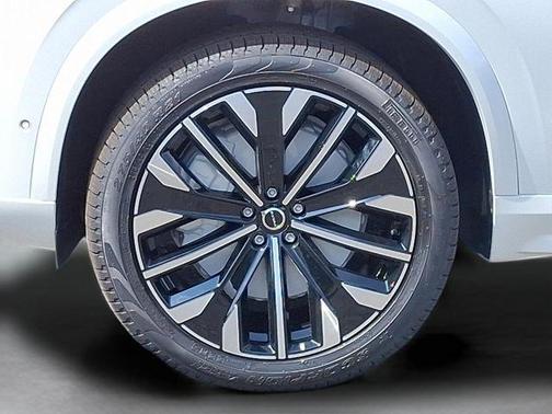 Crystal White Pearl 2026 Volvo XC90 B6 Ultra 7-Seater