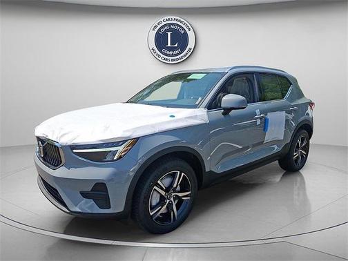 2025 Volvo XC40 B5 Core Bright Theme