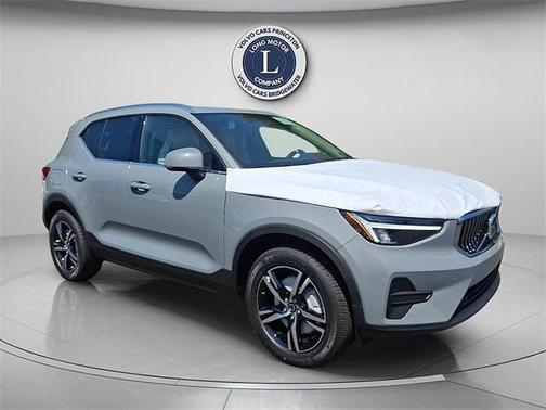 2025 Volvo XC40 B5 Core Bright Theme