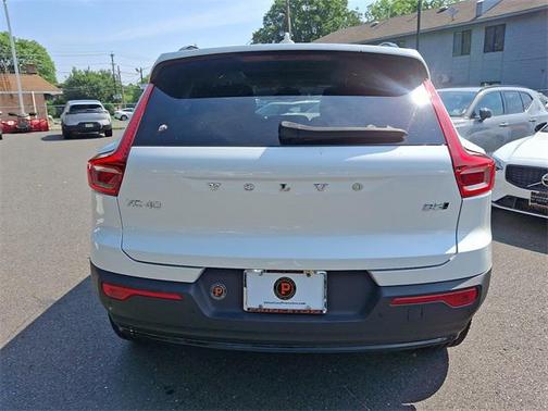 2023 Volvo XC40 B5 Plus Dark Theme
