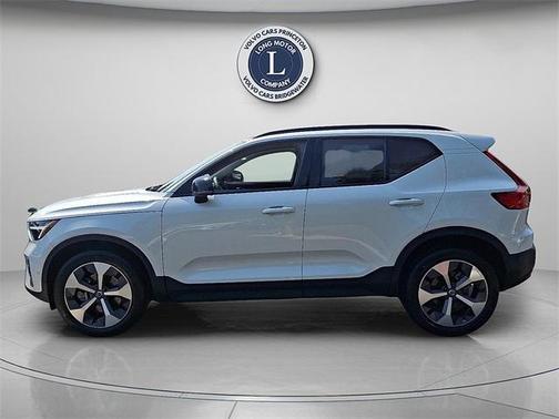 2023 Volvo XC40 B5 Plus Dark Theme