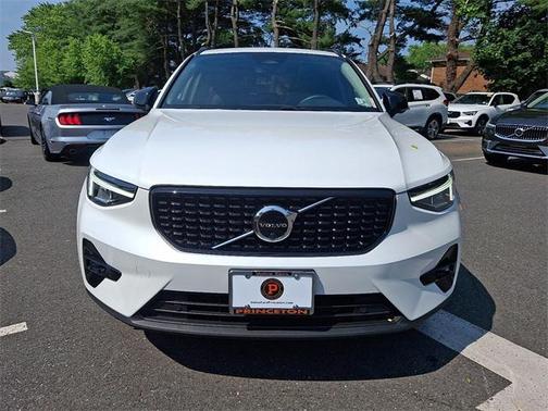 2023 Volvo XC40 B5 Plus Dark Theme